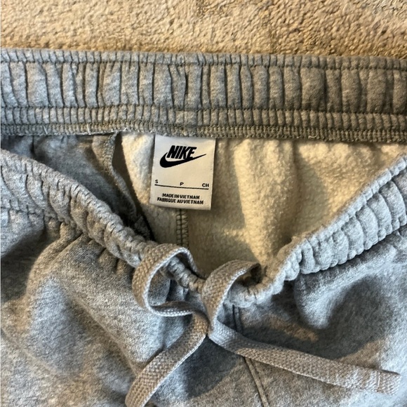 Nike Sweatpants Joggers Grey Men’s Small - Picture 3 of 3